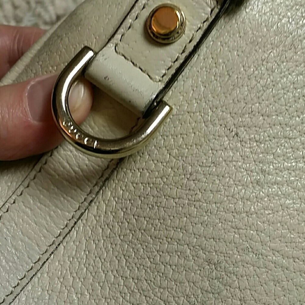 Gucci White Leather Shoulder Bag with Gold Hardware - Picture 5 of 8